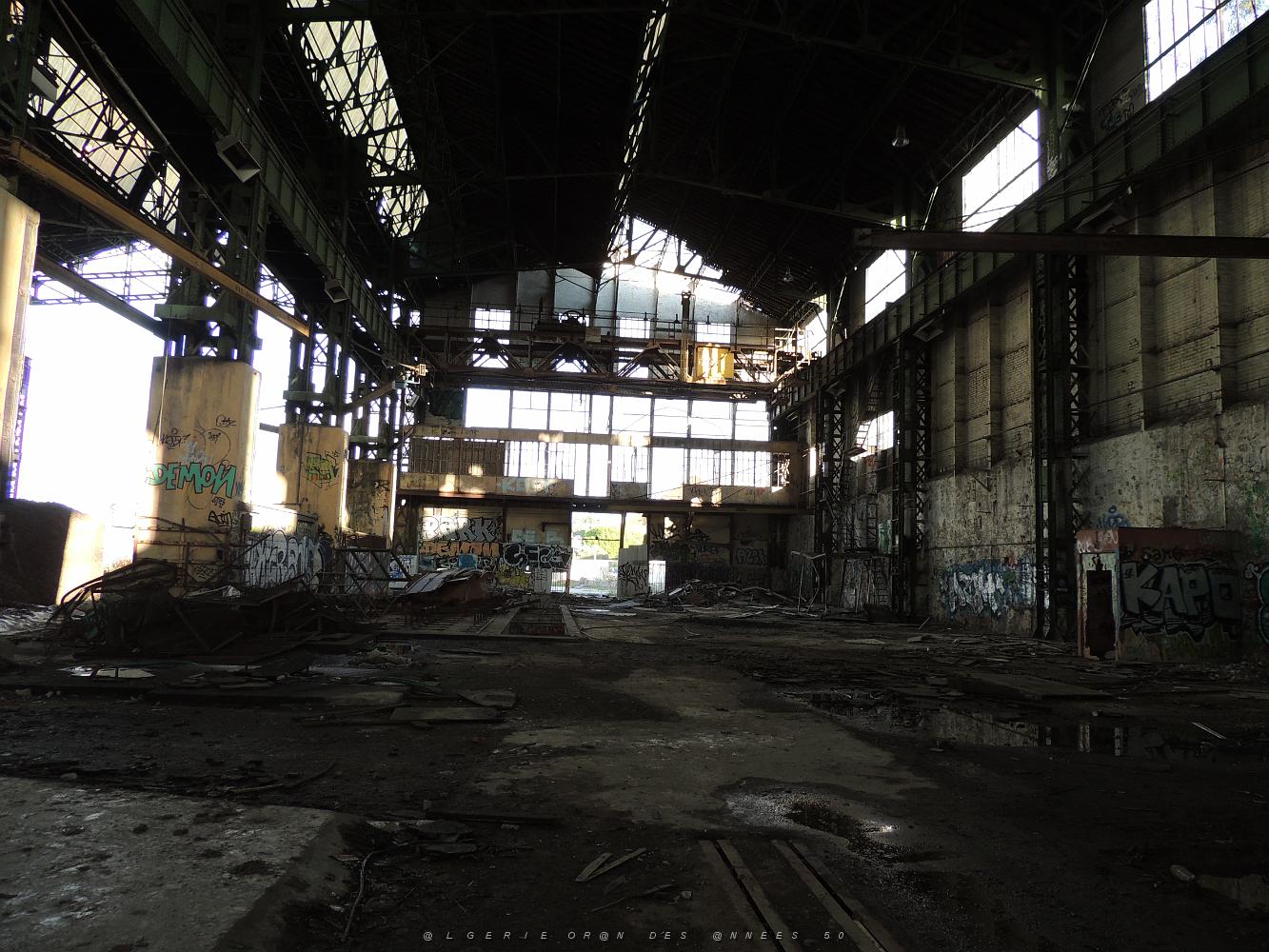 23  Batiment en ruine CNIM a la seyne-mer.JPG -           